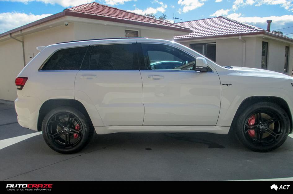 JEEP-GRAND-CHEROKEE-REVENGE-MATTE-BLACK